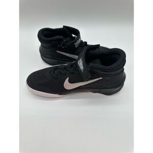 Nike Team Hustle D 11 Big Kids' Basketball Shoes Size 4